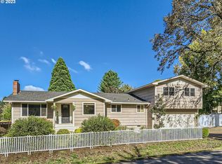 8225 SW Pine St, Portland, OR 97223
