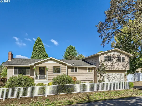 8225 SW Pine St, Portland, OR 97223