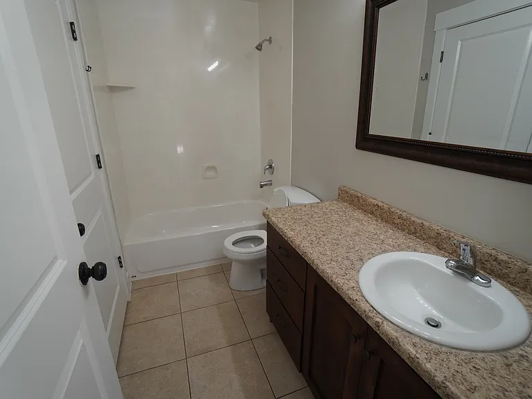 3 bed, 1.0 bath, 1092 sqft, $1,550 — Photo 7