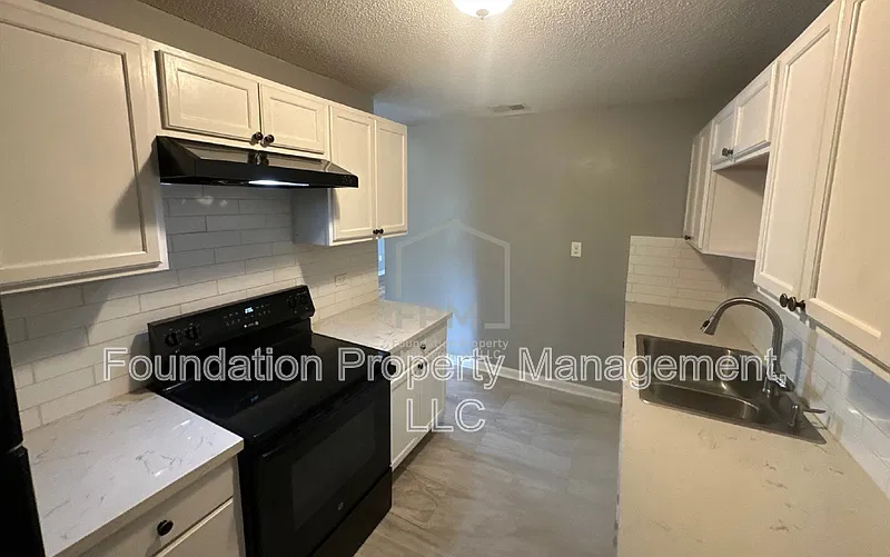 3 bed, 2.0 bath, 1042 sqft, $1,000 — Photo 3