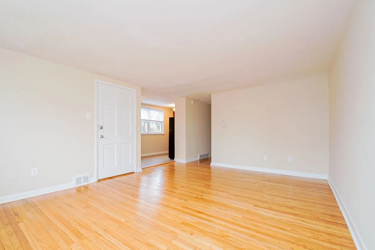 2 bed, 1.0 bath, 882 sqft, $1,850 — Photo 3