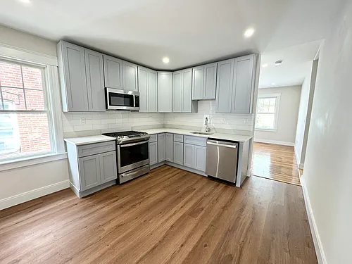 72 Belden St #2L Photo 1