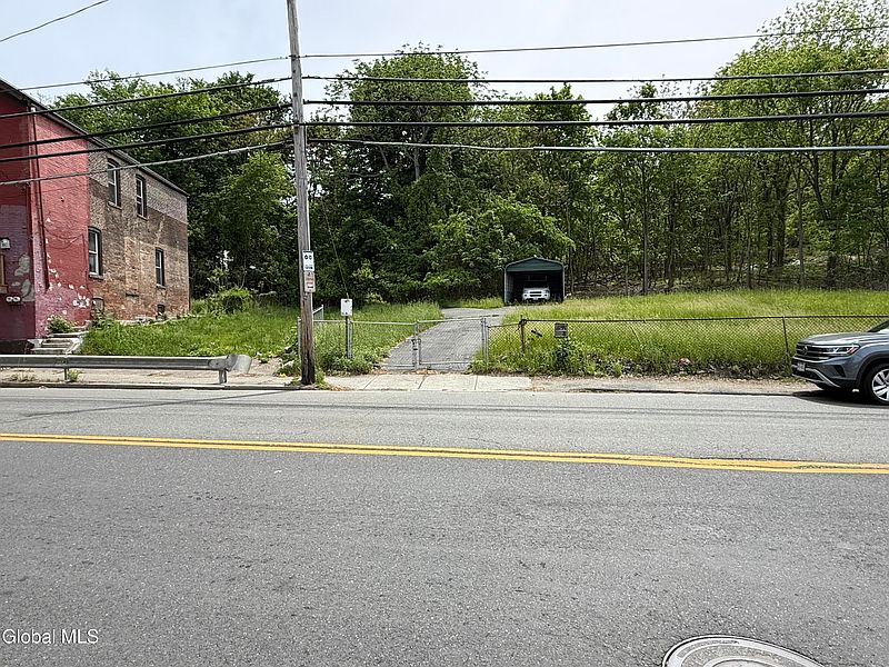 3rd image of 660 4th Street