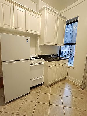 4th image of 355 W 85th St APT 35