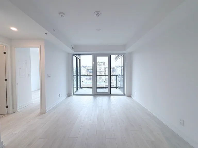 75 James St S #824-921 — Photo 17