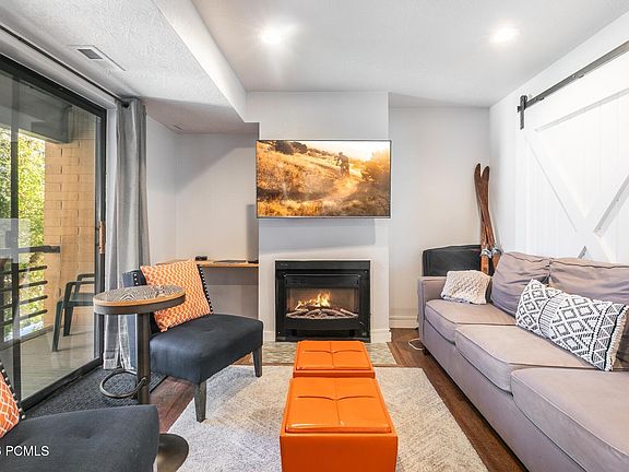 2nd image of 2000 Prospector Ave #211