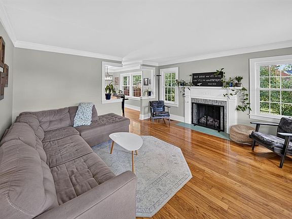 4th image of 701 Maple Ave