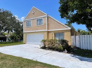 4 Hastings Ln, Boynton Beach, FL 33426
