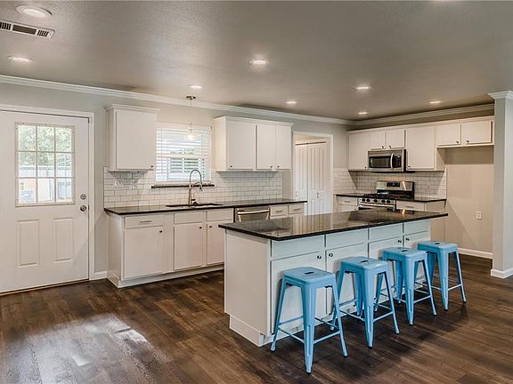 4th image of 617 Bluebonnet Ln