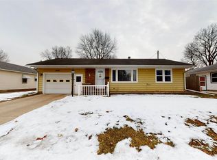 1049 14th Ave S, Clinton, IA 52732