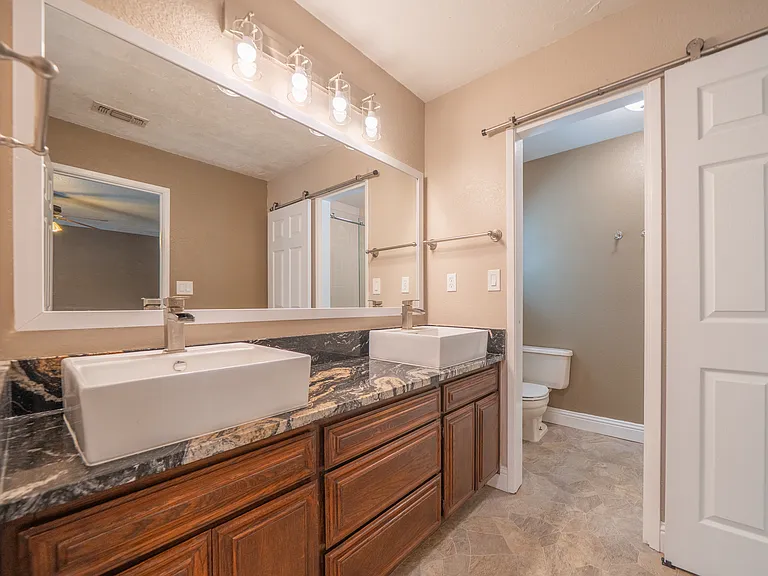 17659 Melwood Ln — Photo 23