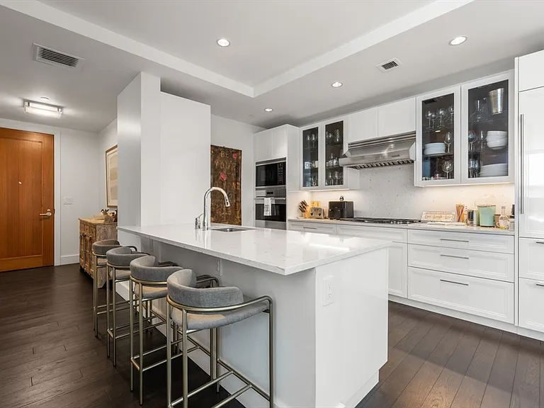 22 Liberty Dr #9G — Photo 6