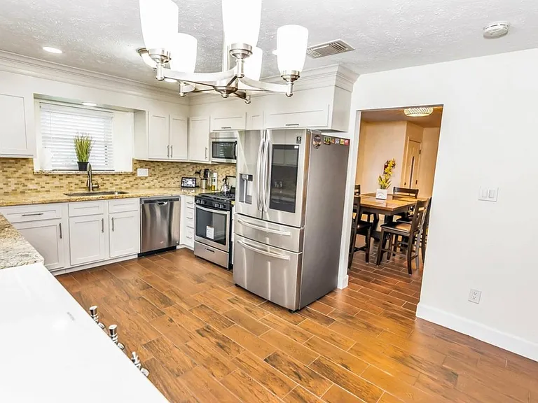 15618 Fox Springs Dr — Photo 1