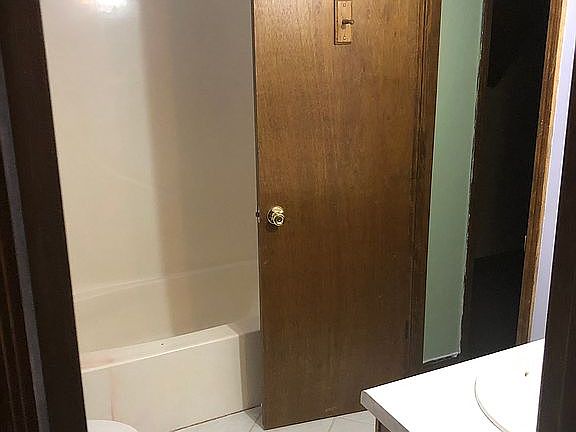 2nd image of 844 Shadow Ln