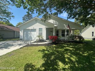 608 Raspberry Ct, Hubert, NC 28539