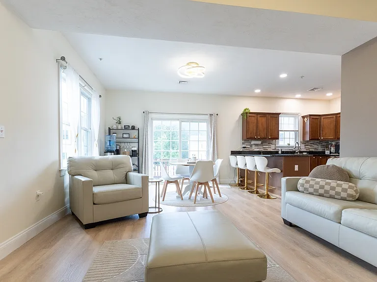 6 Knotts St #2 — Photo 4