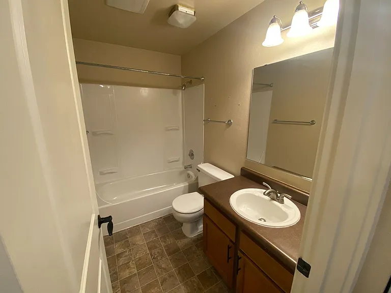 North Green Lake Apartments — Photo 16