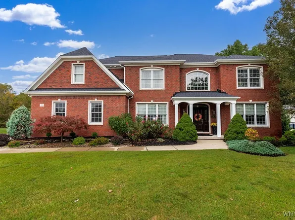 81 Hidden Oaks Ct, Grand Island, NY 14072