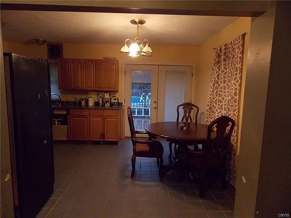 5th image of 215 Ida Ave