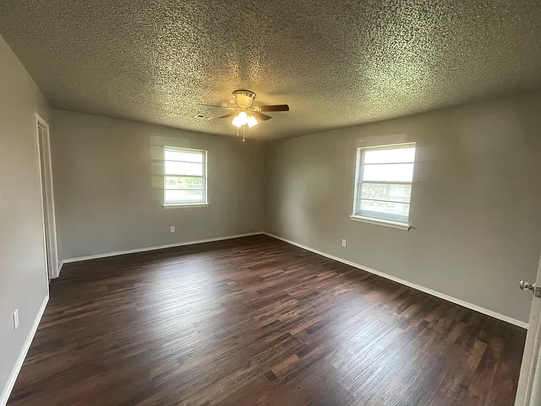 1252 S 27th Pl — Photo 22