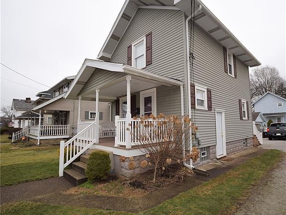 2nd image of 920 10th St NE