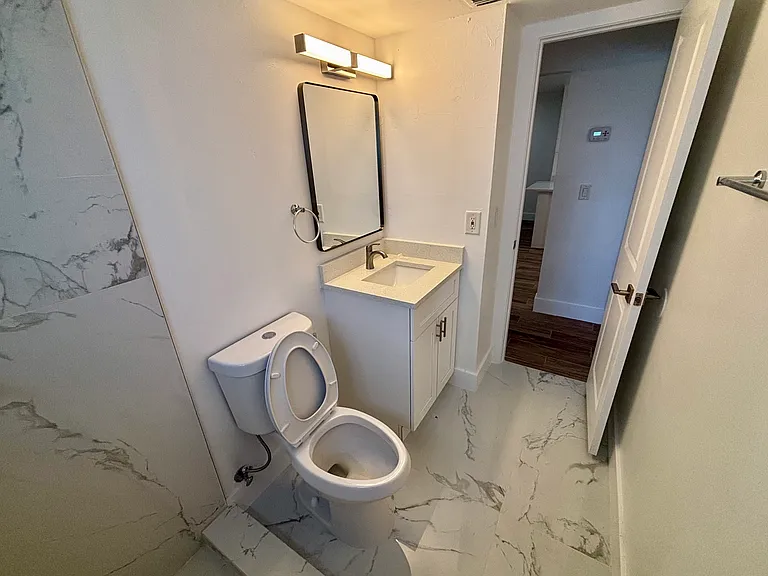 707 SE 8th Ter #1 — Photo 5