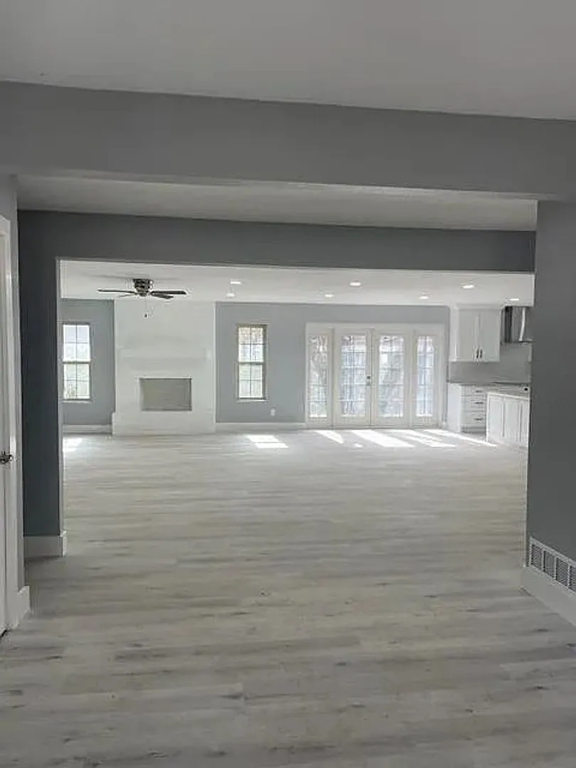 Room in 4 Bedroom Home in Hurst — Photo 2