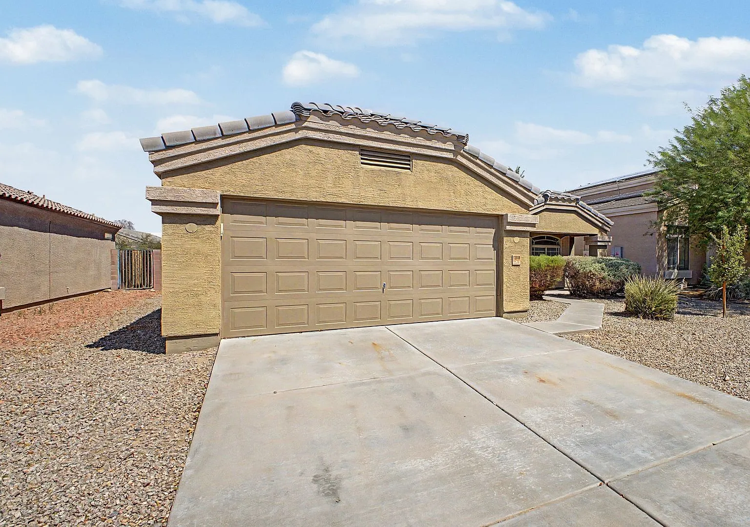 Remodeled 4 Bedroom El Mirage Home for Rent! — Photo 2
