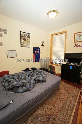 Rented by Universal Realty Group | media 6