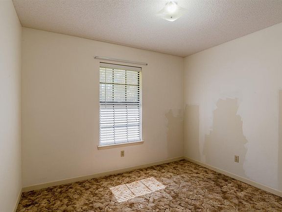 5th image of 372 Petty Dr