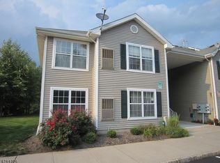 11 Woodcrest Ln #2911, Clinton, NJ 08809
