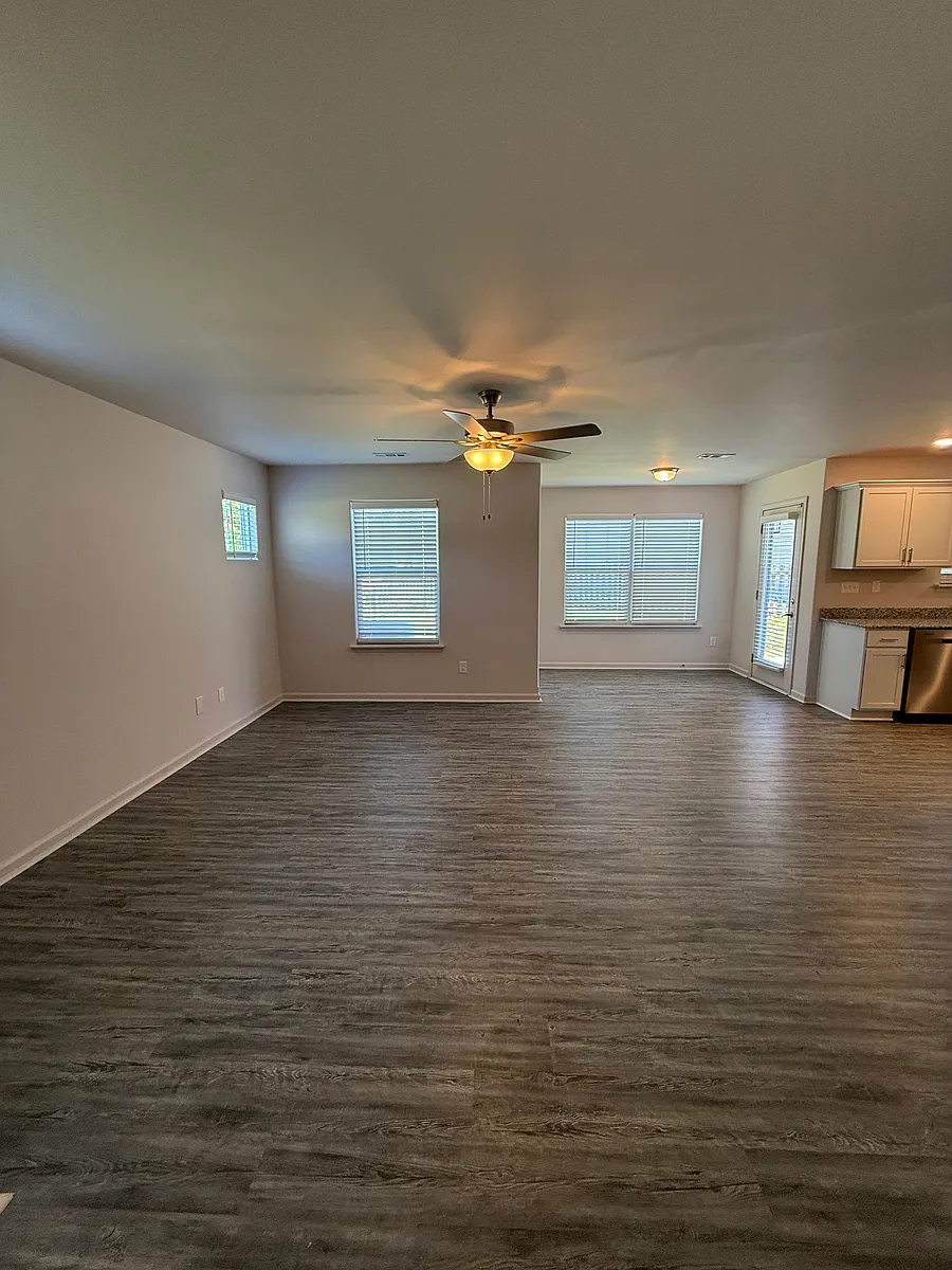 Building Photo - 360 White Oak Trce