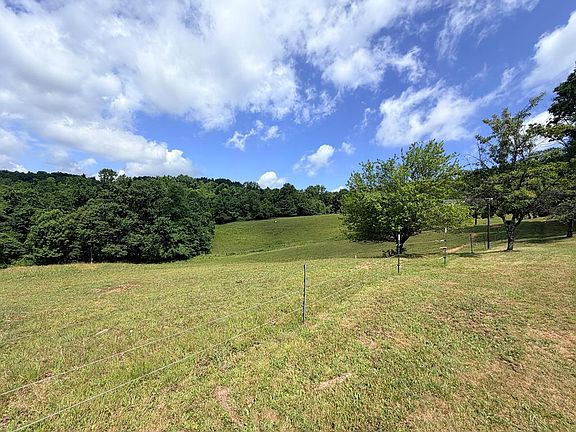 5th image of 72 Fox Glen Rd