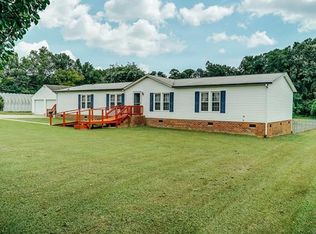 10318 County Dr, Disputanta, VA 23842