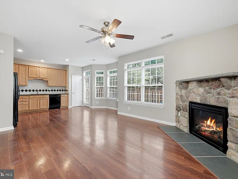 300 Kintyre Ln — Photo 7