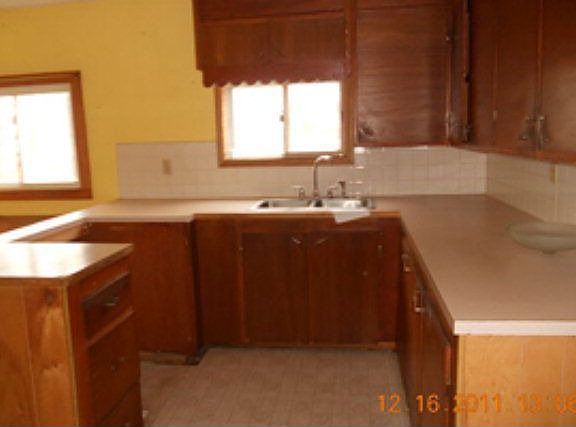4th image of 1076 Lenox Ave