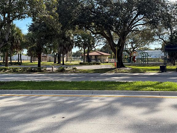 5th image of 3502 Riverside Drive