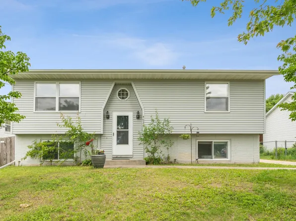 4620 Valley Dr NW, Rochester, MN 55901