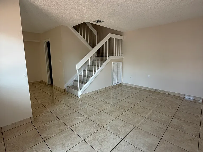 9902 NW 80th Way — Photo 5