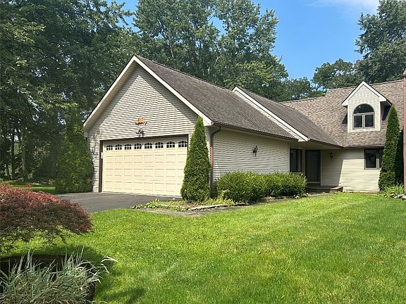 2nd image of 284 Loretta Ln