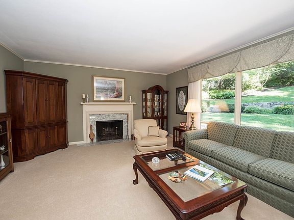 5th image of 312 Jefferson Dr