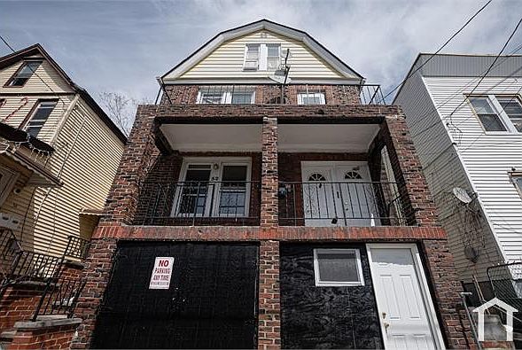 1st image of 52 Welland Ave APT 1