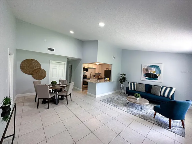 23 Country Club Dr #B — Photo 8
