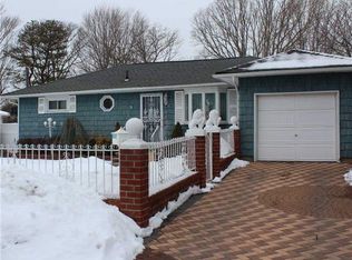126 Rhode Island Ave, Bay Shore, NY 11706