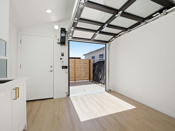 4th image of 868 Emerald St #866