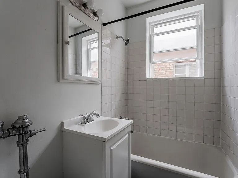 Kenmore — Photo 6
