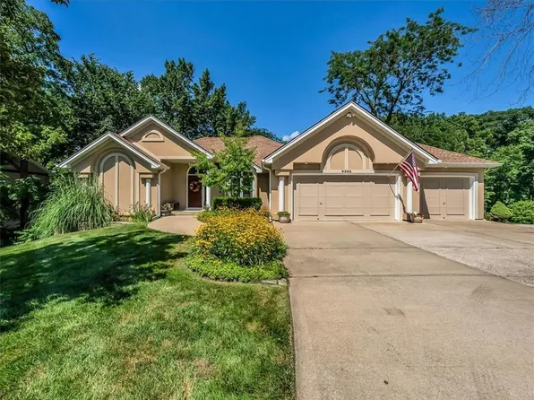 9302 NW 77th St, Weatherby Lake, MO 64152