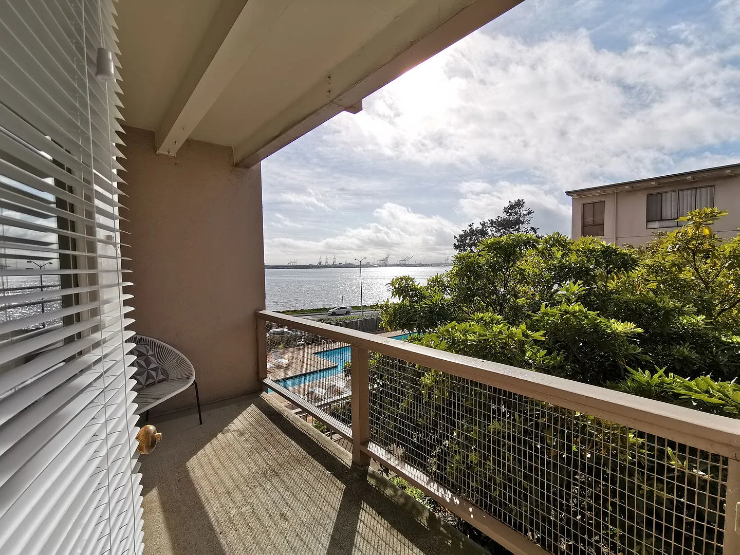 One Bedroom Condo Available in Watergate Community/Emeryville! — Photo 2