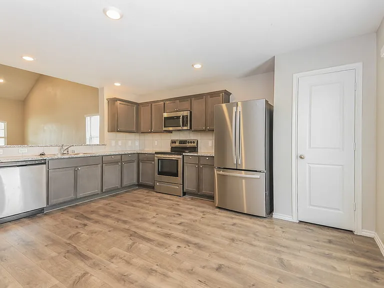 2609 Hutchins Dr — Photo 7
