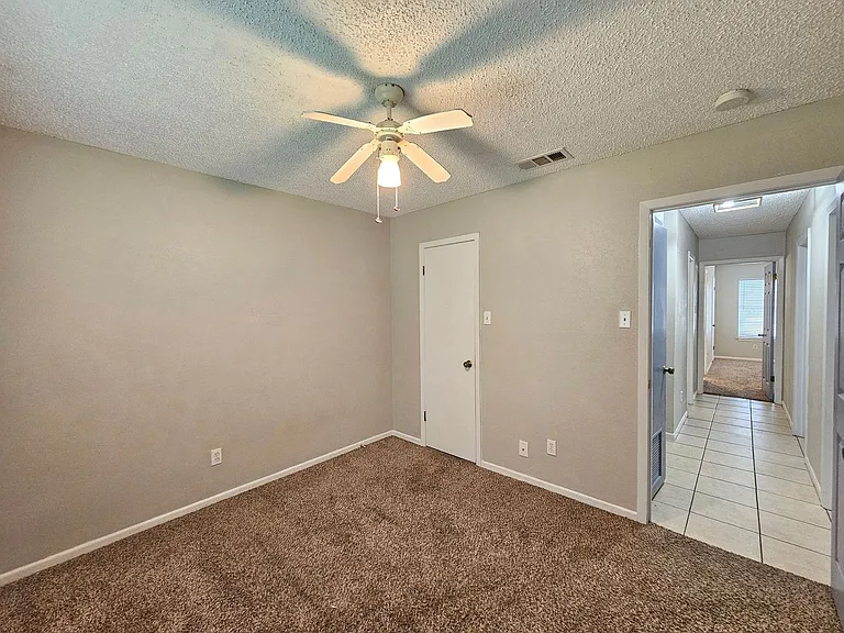 2301 Zinnia Ct — Photo 16